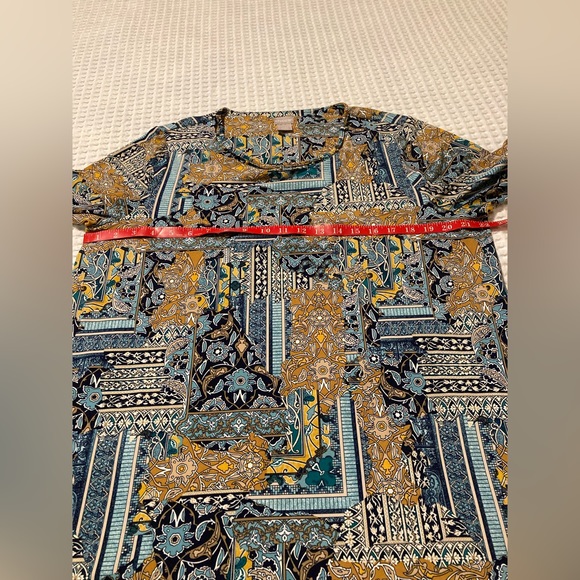 Chico’s Women’s Hi-Low Paisley Tunic. Chico’s Size 2 Equates to Size L/12 - Picture 7 of 10